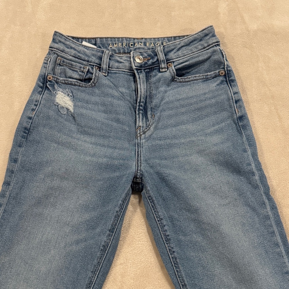 American Eagle Outfitters Mom Jean